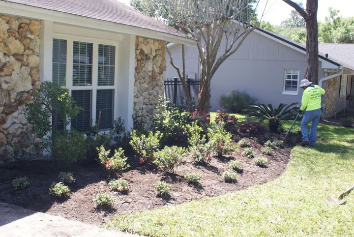 new pictures, flowers, gardening, landscape, Leveling the soil before mulch is added