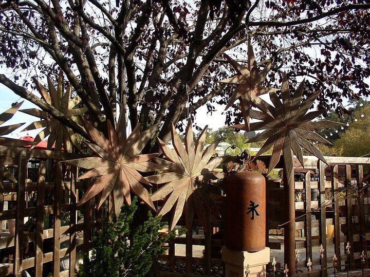 garden furniture from repurposed wood, outdoor furniture, outdoor living, painted furniture, repurposing upcycling, rustic furniture, woodworking projects, Reclaimed redwood decking has become stars hanging from the trees