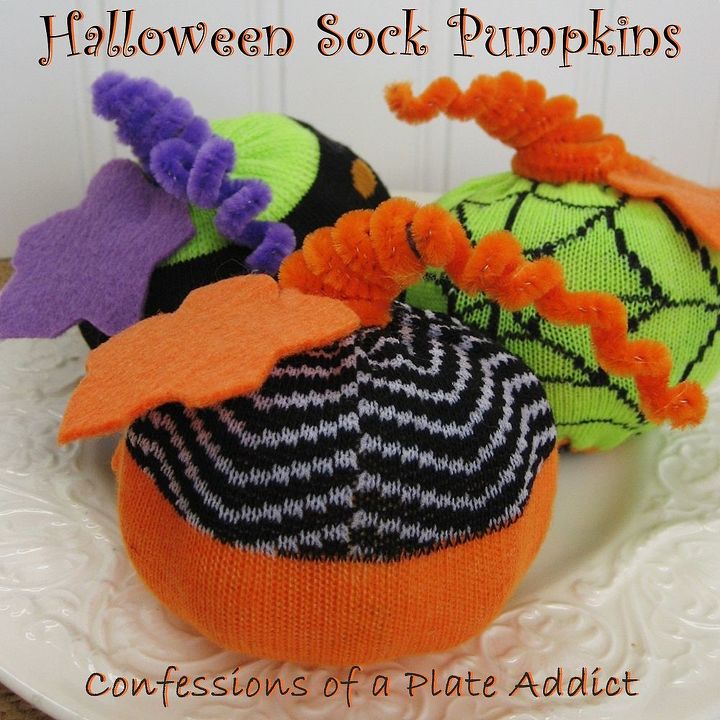 easy halloween sock pumpkins un proyecto divertido usando calcetines de halloween, Divertidas y f ciles calabazas de calcetines de Halloween