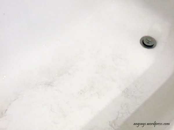 how to remove soap scum with soap, bathroom ideas, cleaning tips