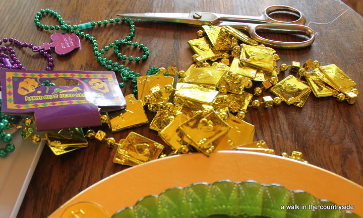 diy mardi gras plate chargers, crafts, Dollar Tree supplies