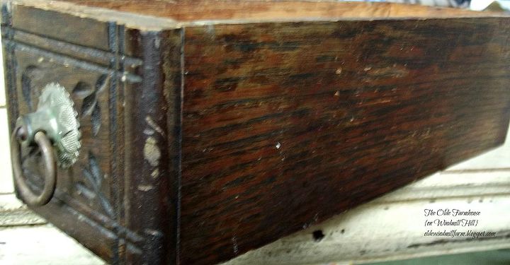 antiga caixa de costura transformada em plantadeira caixa de sementes