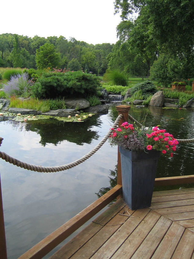 aquaterra estanque y cascada de un acre, Las tranquilas vistas desde la terraza proporcionan un oasis durante todo el a o