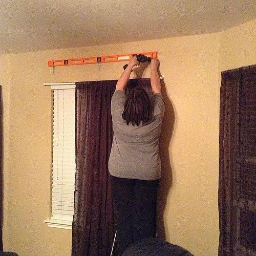 diy cornices for bedroom no wood or hammer needed, bedroom ideas, diy, home decor, how to, Putting up the L brackets that will support the cornice