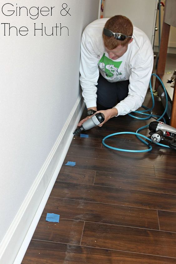 instalacion de zocalos de bricolaje, Clavando los z calos y el cuarto redondo en