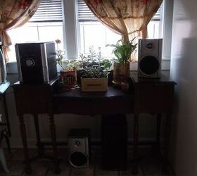 stereo station, flowers, gardening, home decor, repurposing upcycling, My jam station