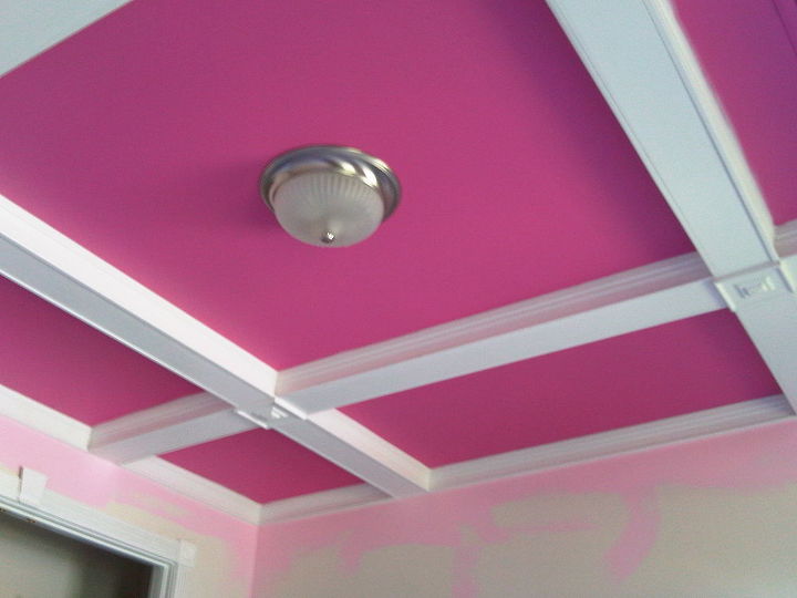 coiffured ceiling in kid s room, bedroom ideas, paint colors, painting, Painted ceiling with coiffure and standard light