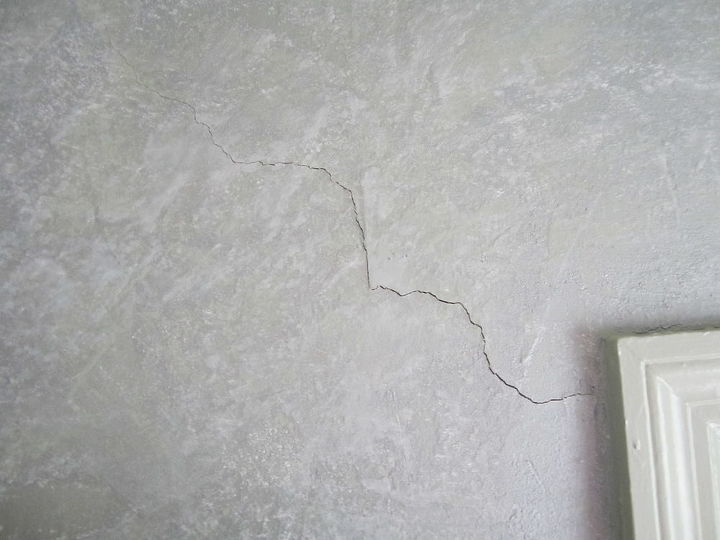 how to repair settling cracks in the drywall this is only a patch so if, home maintenance repairs, how to, Neighborhood crack house