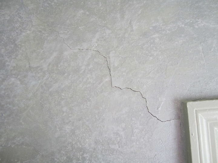 how to repair settling cracks in the drywall, Neighborhood crack house