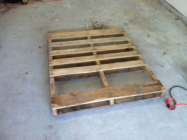 built planter box out of an old pallet, gardening, pallet, Starting point