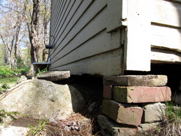 jacking up a shed, The old shed had crumbling bricks for posts