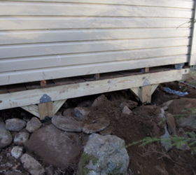 jacking up a shed, The slope and rocks posed a challenge