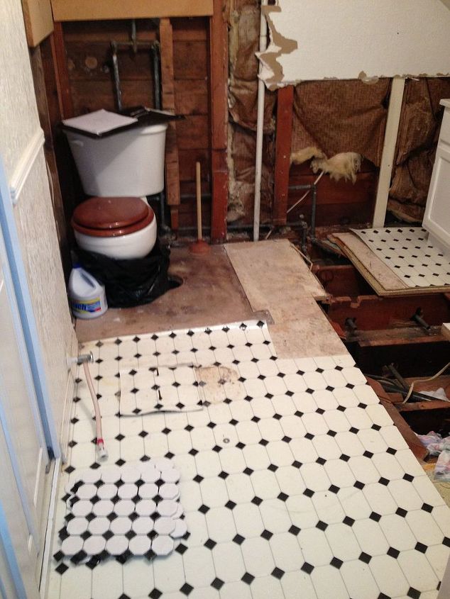 claw foot tub and bead board, bathroom ideas, wall decor, before picture