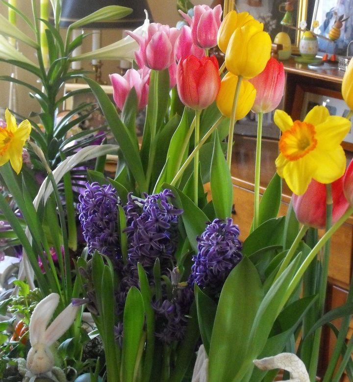 spring, container gardening, easter decorations, flowers, gardening, seasonal holiday d cor, Spring centerpiece