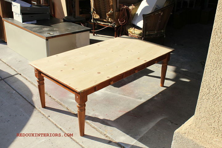 cambio de imagen de la mesa de centro con un acabado de madera envejecida, La mesa ten a algunos da os Lij la parte superior con una lija de 220 Grit
