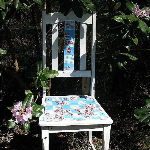 garden art and features, flowers, gardening, outdoor living, succulents, Roadside find oak chair painted white with blue Mexican oilcloth sitting among the rhododendrons