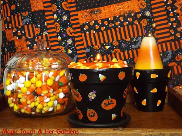 encantadores de jardim inspirados no outono e no halloween, Magic Touch decora vasos de terracota para o Halloween