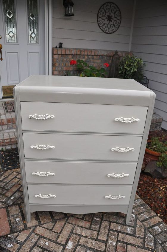 jolly green dresser redo, painted furniture, I finished it off with Annie Sloan clear wax and painted the the hardware with Old White