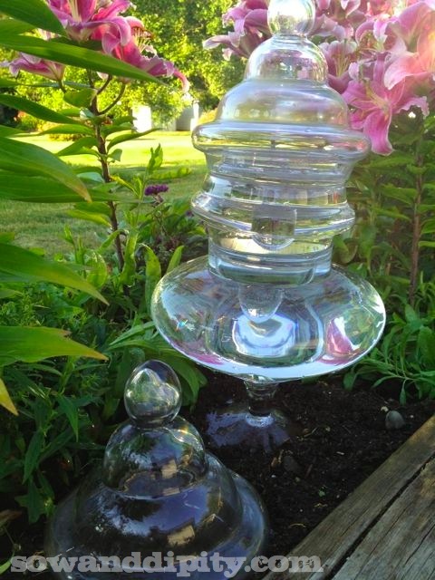 torres de arte de jardim de vidro reciclado, Vasos de vidro e tampas de vidro reciclado