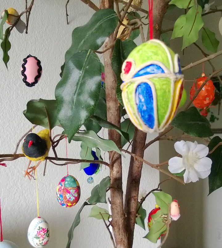 the easter egg tree, crafts, easter decorations, seasonal holiday decor, Close up of some of the eggs