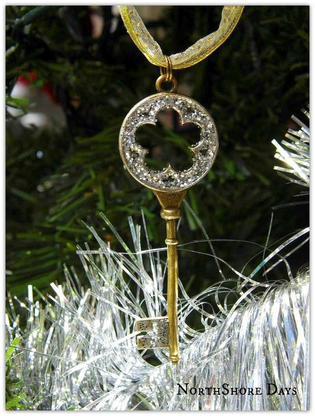 santa s key, christmas decorations, crafts, seasonal holiday decor, hanging on the tree until Christmas Eve