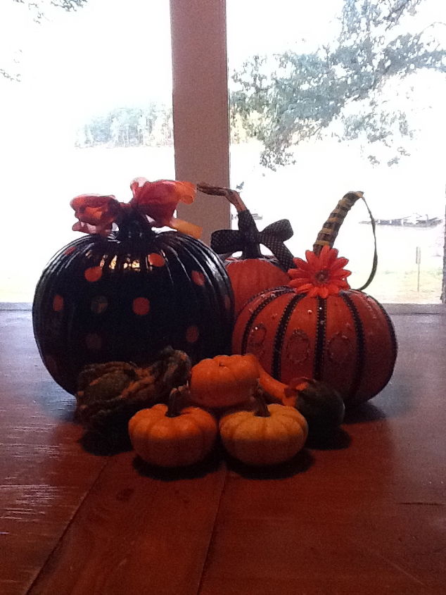 pumpkins pumpkins are everywhere, crafts, seasonal holiday decor, My polka dot ribbon and Glitter BOO pumpkin