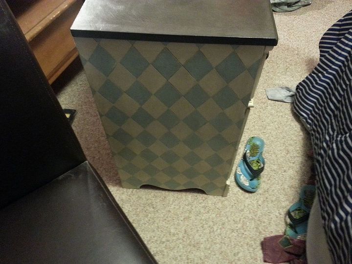 desk renovation, painted furniture, Thought a harlequin pattern would be fun It turned out great but was not alot of fun to do Then I scored the pattern to distress it Ignore my flip flop