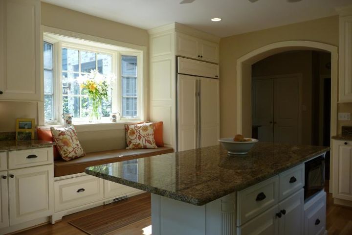university blvd kitchen, home decor, home improvement, kitchen design, Love the bay seat and bright window