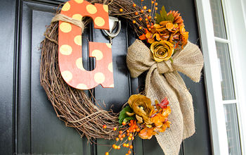 ¡Miércoles de bricolaje!  ¡Haz tu propia corona de otoño con monograma para la puerta de entrada!