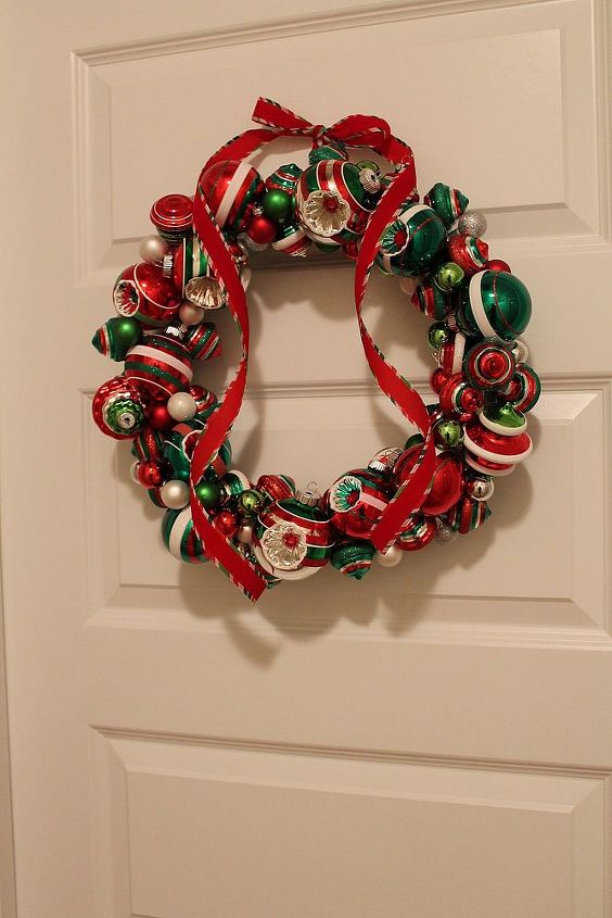 christmas ornament wreath, christmas decorations, crafts, seasonal holiday decor, wreaths