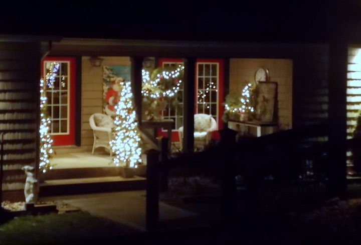 local christmas lights merry christmas, seasonal holiday d cor, Quaint Christmas porch