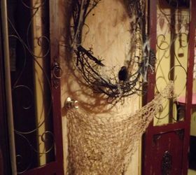 a wreath crafted from palm tree debris, crafts, halloween decorations, seasonal holiday decor, wreaths, The palm branch is a natural Spooky Halloween material