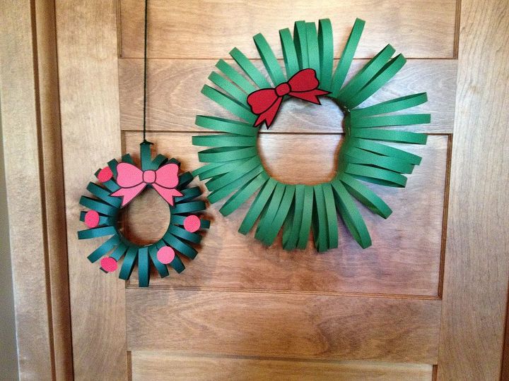 paper christmas wreath crafts, christmas decorations, crafts, seasonal holiday decor, wreaths