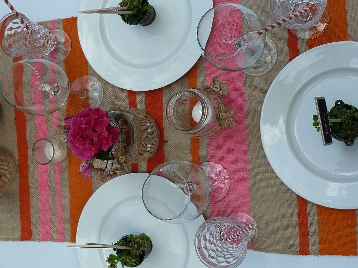 camino de mesa de arpillera a rayas diy, Un divertido complemento para una mesa de verano