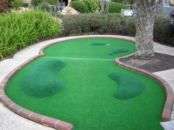 putting greens, landscape, outdoor living, This golfer uses two tones of turf to simulate a mini golf green