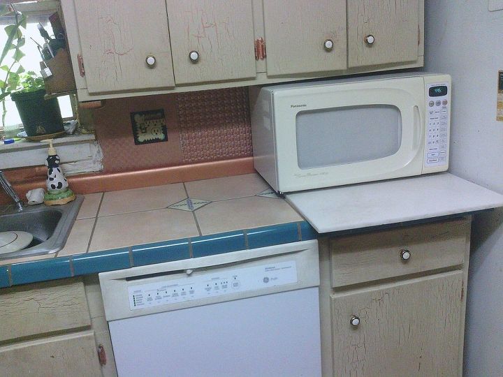kitchen cabinet tile, kitchen cabinets, kitchen design, tiling, The long counter I keep a cutting board in the front of the microwave