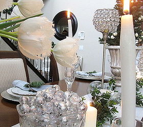 green white and silver christmas tablescape, christmas decorations, seasonal holiday decor