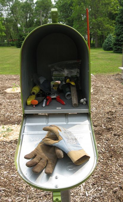 caixa de ferramentas de jardim minha mais recente adio felina, Esta a caixa de correio de Julee que me lembrou da minha caixa de correio que eu n o estava usando Obrigado J lia
