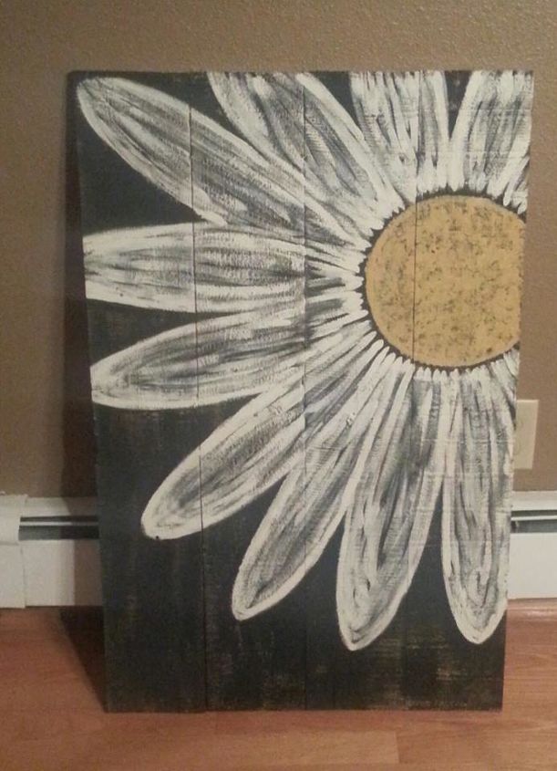 pallet signs, diy, home decor, painted furniture, pallet, repurposing upcycling, woodworking projects, Another of my favorites love the daisy signs
