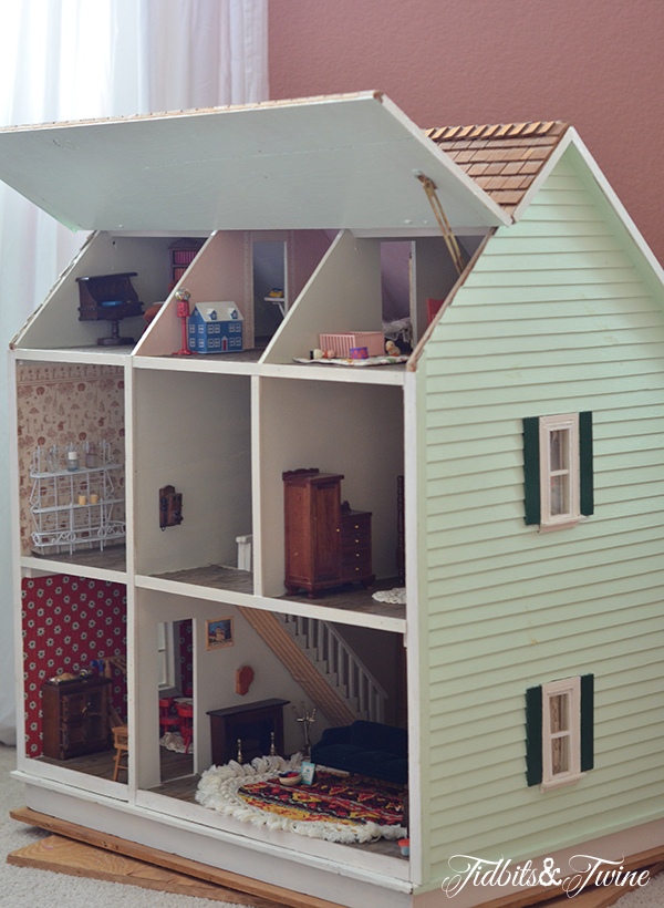 visita minha casa doll, A casa de bonecas fica em uma susan pregui osa e o telhado se levanta para revelar mais tr s quartos
