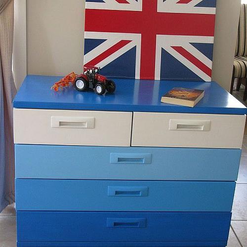 revamped chest of drawers from roadside freebie, painted furniture, After ombre painted effect in shades of blue