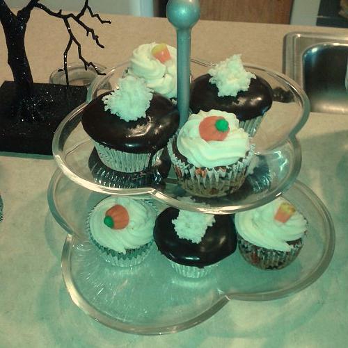 halloween decorations, crafts, curb appeal, halloween decorations, seasonal holiday decor, Cupcakes
