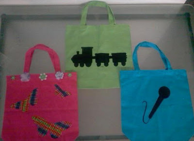 custom kids library totes, crafts, I used freezer paper stencils to create the fun personalized graphics on the back of the bags