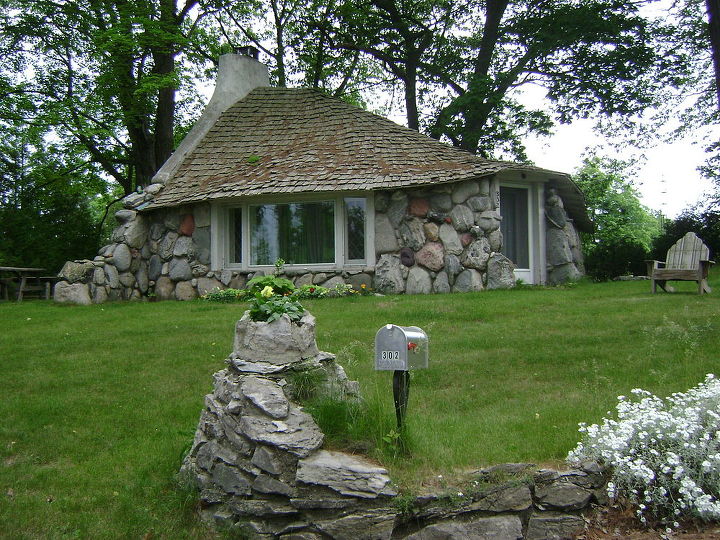 house peeping earl young mushroom houses in charlevoix michigan, architecture