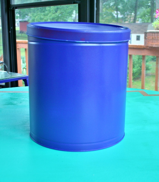 lata de pipoca reciclada para transform la em uma lixeira