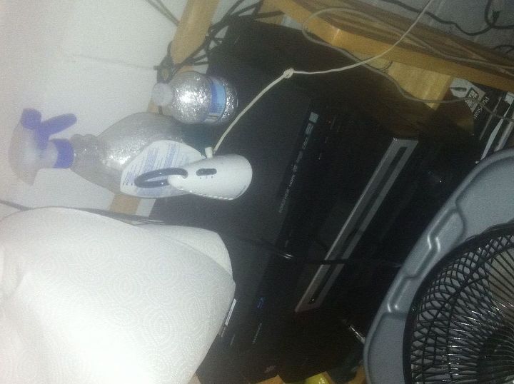 q problemas de seguridad electrica en el hogar, Agua sentada sobre una radio Simplemente no se puede mezclar