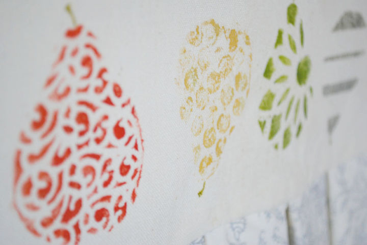 toalla de cocina diy, dibujar y recortar una plantilla de pera con cartulina elige los colores de la pintura