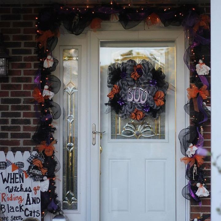 halloween front porch 2013, halloween decorations, porches, seasonal holiday decor, wreaths, Decomesh wreath garland and my Picket fence Halloween Countdown