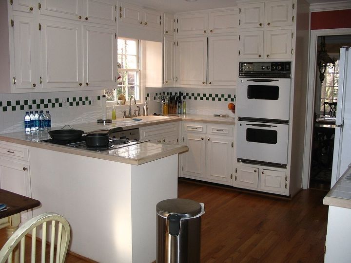 kitchen renovation, dining room ideas, home improvement, kitchen design, Before The dated finishes and spec grade cabinets left much to be desired