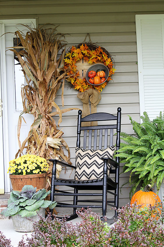 fun and festive fall porch, curb appeal, gardening, outdoor living, seasonal holiday decor, wreaths, I made the chevron pillows with inexpesive burlap fabric found at Hobby Lobby